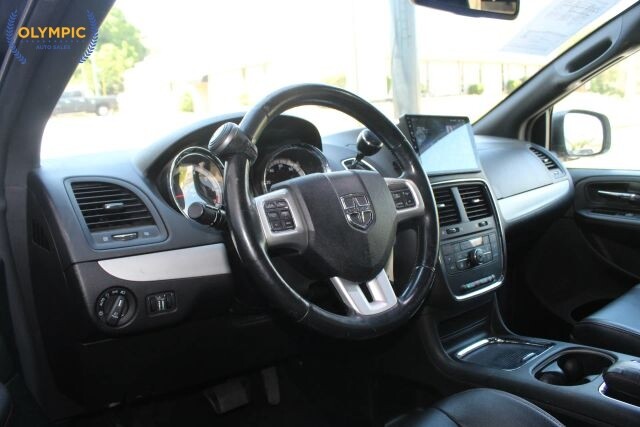 2018 Dodge Grand Caravan in Decatur, GA 30032 - 18132529 15