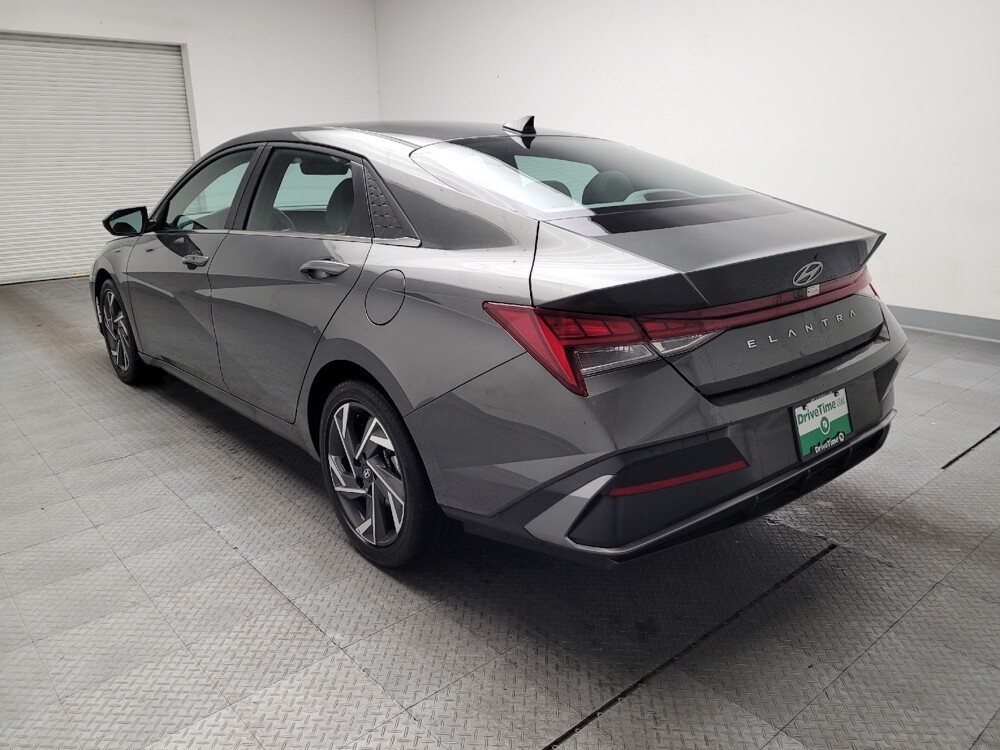 2025 Hyundai Elantra in Downey, CA 90241 - 18132556 5