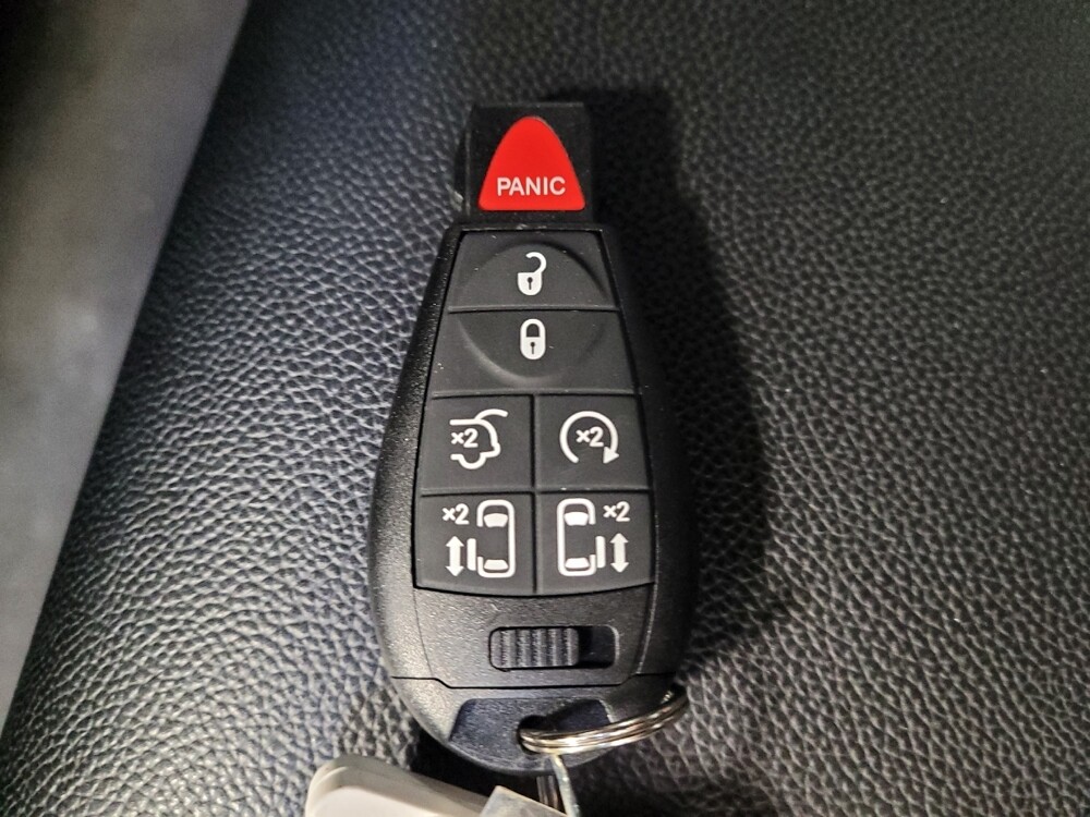 2019 Dodge Grand Caravan in Downey, CA 90241 - 18132560 32