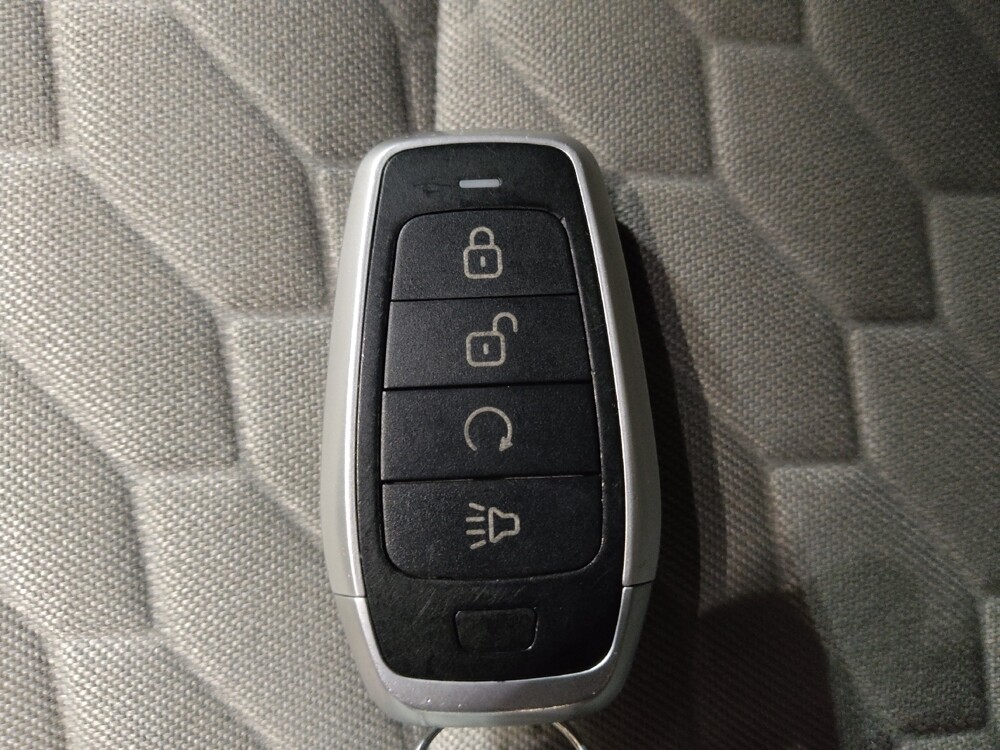 2021 Chevrolet Equinox in Live Oak, TX 78233 - 18132588 32