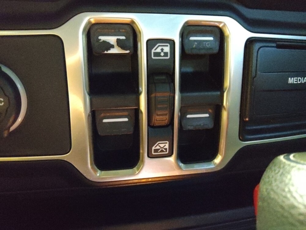 2018 Jeep Wrangler in Phoenix, AZ 85015 - 18132618 27