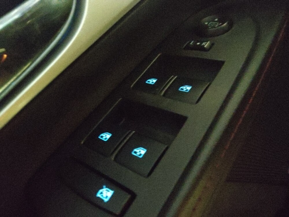 2015 Chevrolet Equinox in Glendale, AZ 85301 - 18132619 27