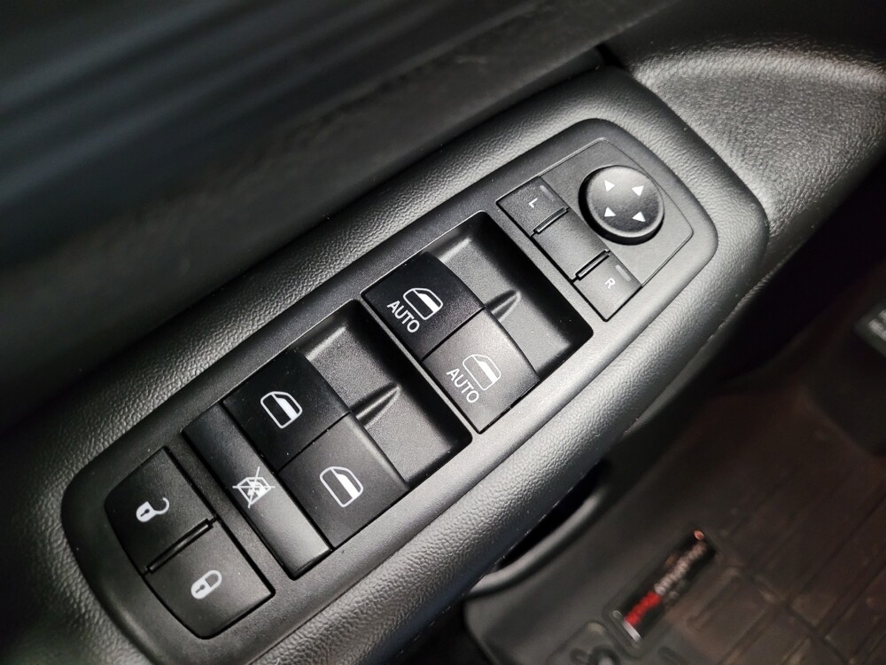 2019 Jeep Grand Cherokee in Taylor, MI 48180 - 18132640 27