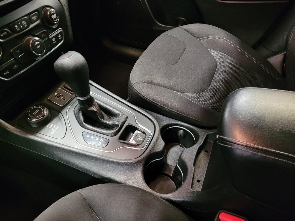 2019 Jeep Cherokee in Ocala, FL 34471 - 18132657 26