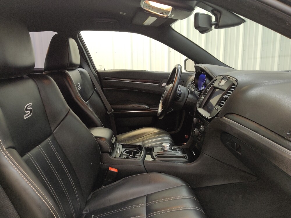 2017 Chrysler 300 in Fairfield, OH 45014 - 18132708 21