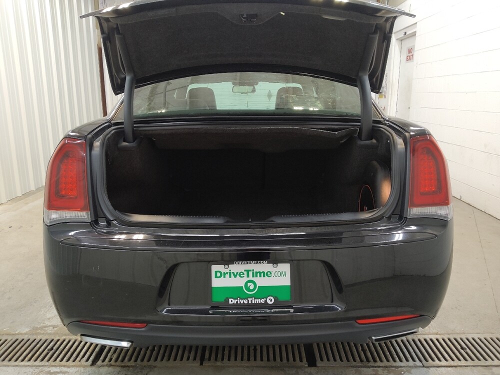 2017 Chrysler 300 in Fairfield, OH 45014 - 18132708 29