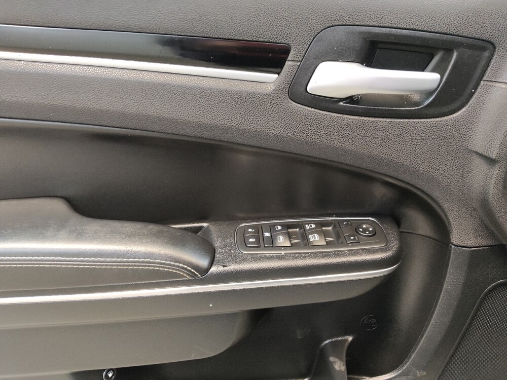 2017 Chrysler 300 in Fairfield, OH 45014 - 18132708 27