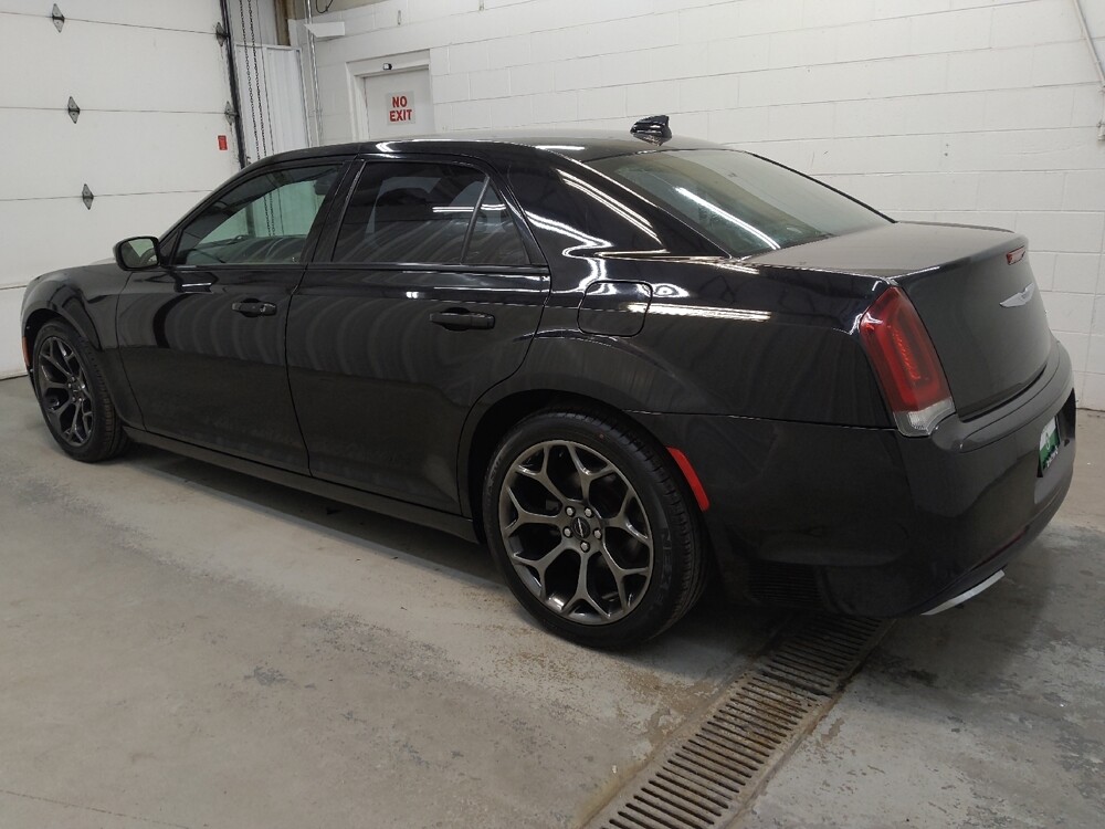 2017 Chrysler 300 in Fairfield, OH 45014 - 18132708 3