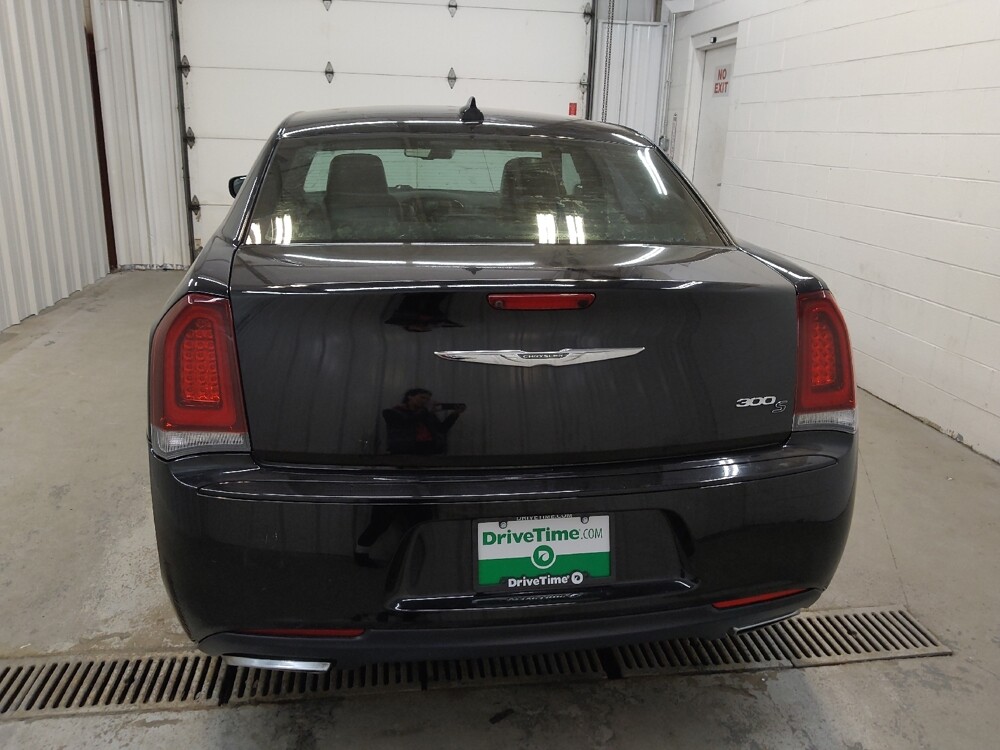 2017 Chrysler 300 in Fairfield, OH 45014 - 18132708 6