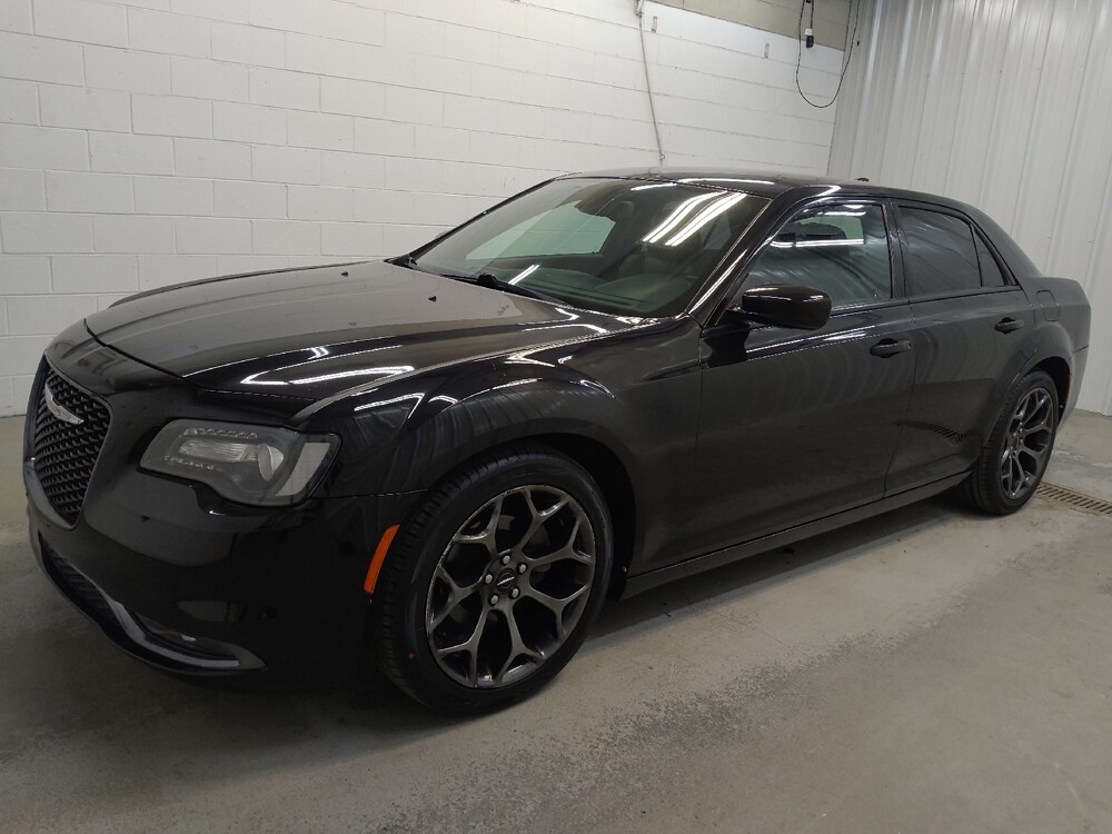 2017 Chrysler 300 in Fairfield, OH 45014 - 18132708 2