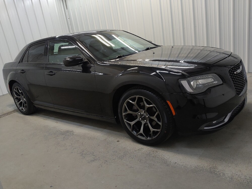 2017 Chrysler 300 in Fairfield, OH 45014 - 18132708 11