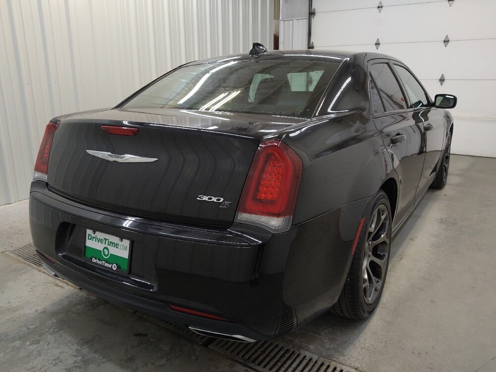 2017 Chrysler 300 in Fairfield, OH 45014 - 18132708 9