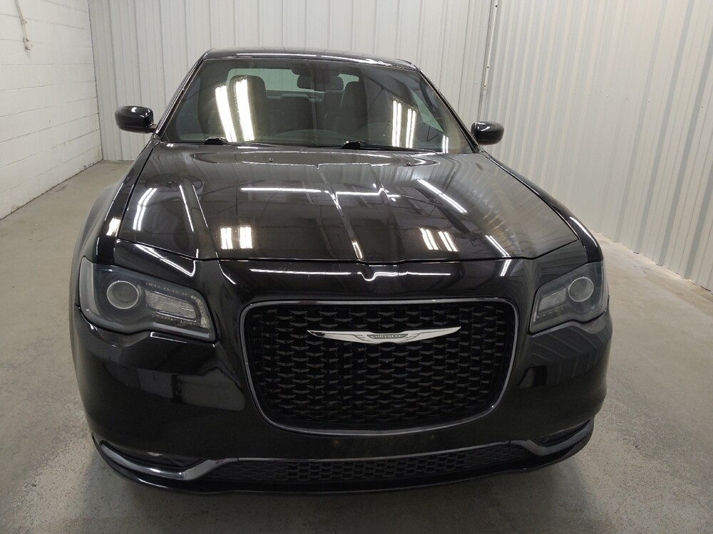 2017 Chrysler 300 in Fairfield, OH 45014 - 18132708 14