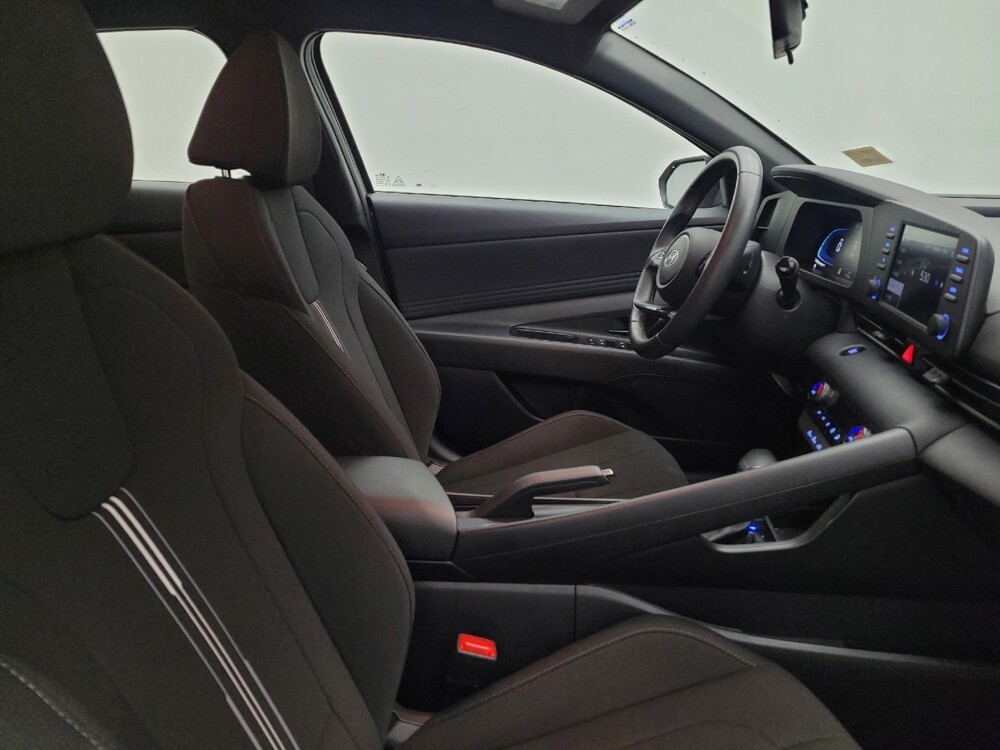 2025 Hyundai Elantra in Fairfield, OH 45014 - 18132716 21