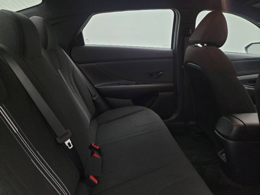 2025 Hyundai Elantra in Fairfield, OH 45014 - 18132716 19