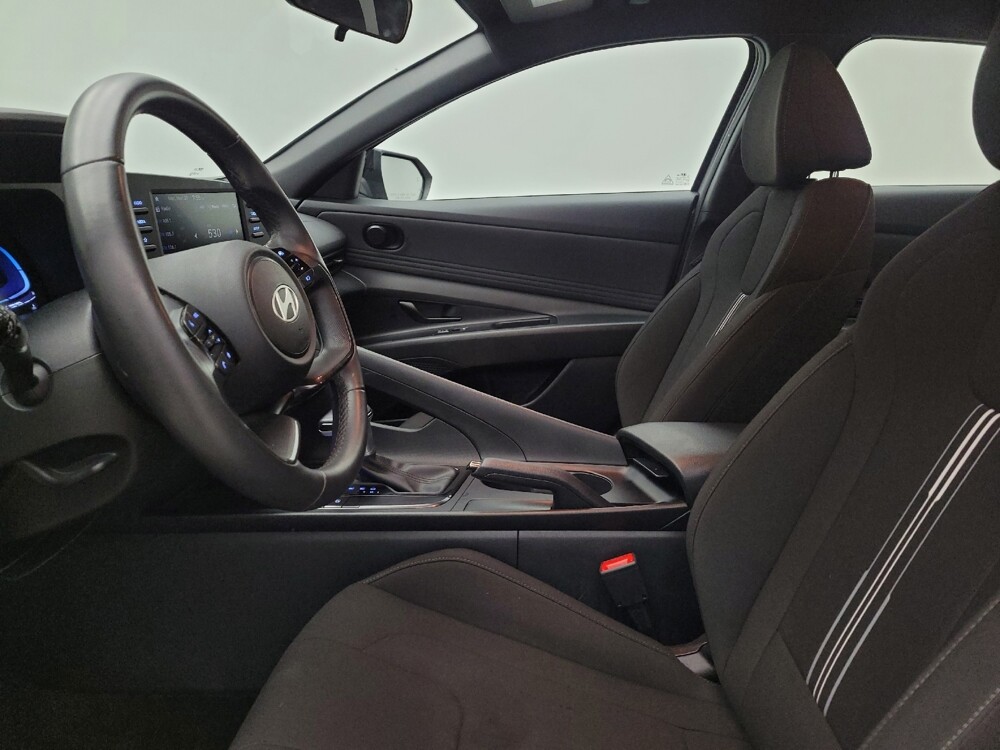 2025 Hyundai Elantra in Fairfield, OH 45014 - 18132716 17