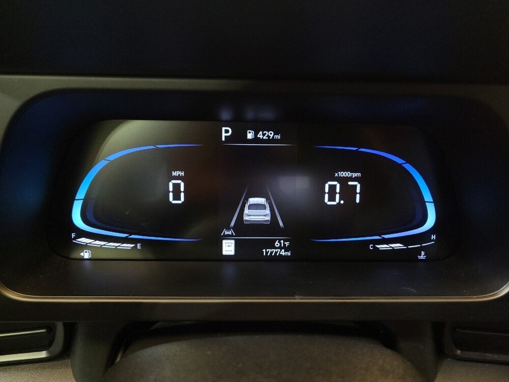 2025 Hyundai Elantra in Fairfield, OH 45014 - 18132716 23