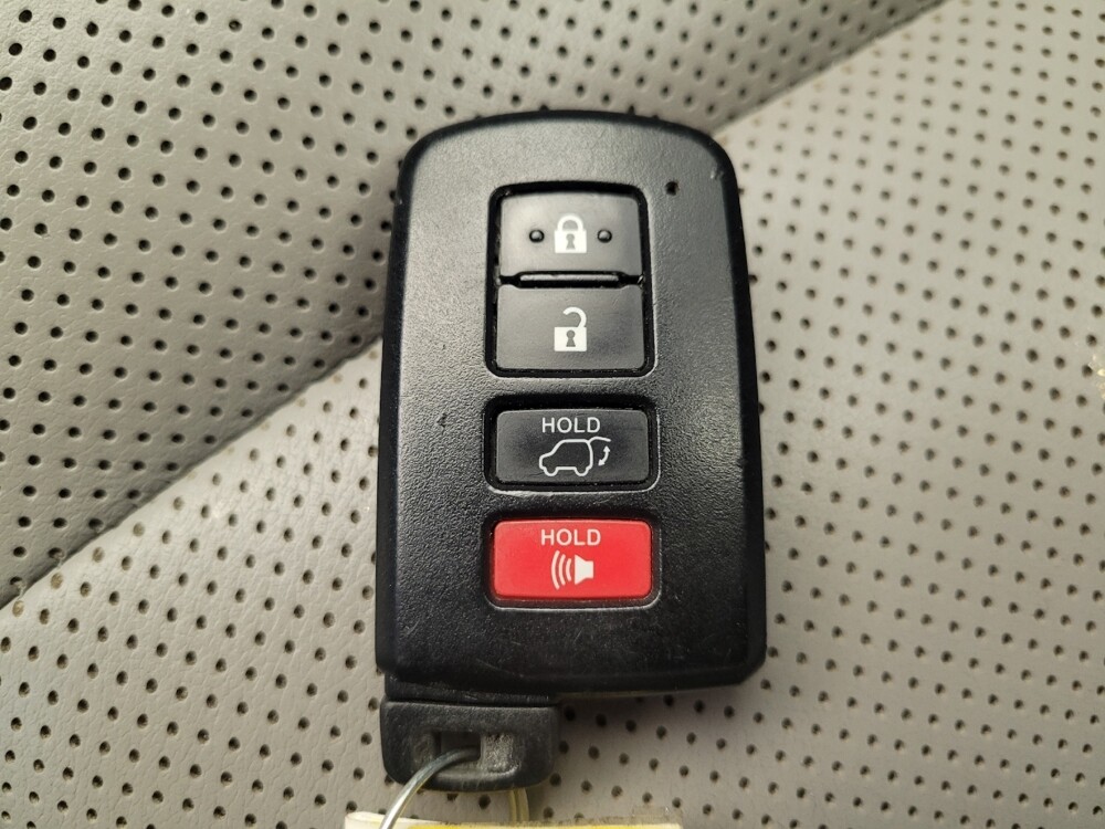 2018 Toyota Highlander in Lexington, KY 40509 - 18132718 32