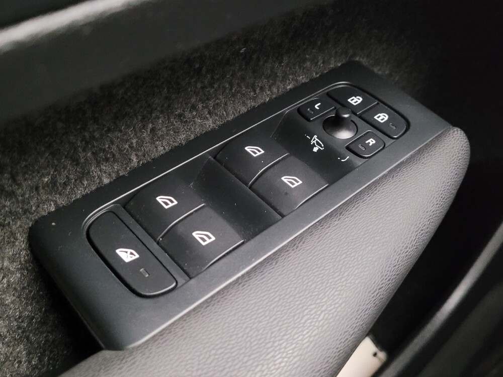 2024 Volvo XC40 in Lexington, KY 40509 - 18132721 27