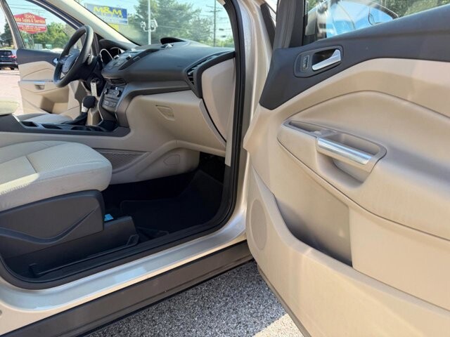 2017 Ford Escape in Baltimore, MD 21225 - 18132748 16