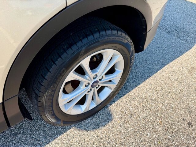 2017 Ford Escape in Baltimore, MD 21225 - 18132748 9
