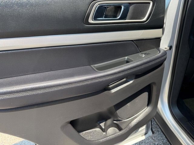 2017 Ford Explorer in Baltimore, MD 21225 - 18132755 25