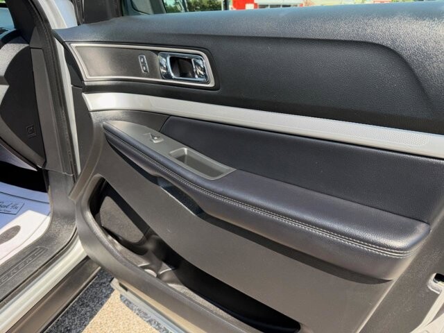2017 Ford Explorer in Baltimore, MD 21225 - 18132755 13