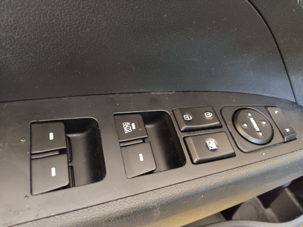 2020 Hyundai Elantra in Charleston, SC 29414 - 18132760 27