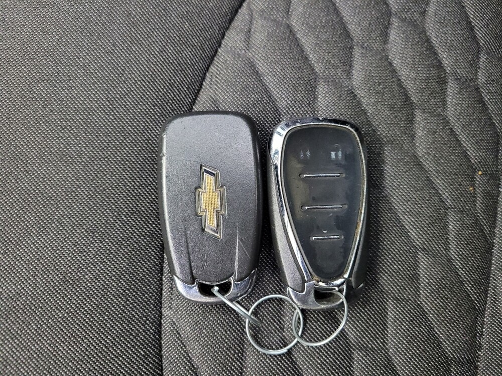 2019 Chevrolet Equinox in Eastpointe, MI 48021 - 18132775 32