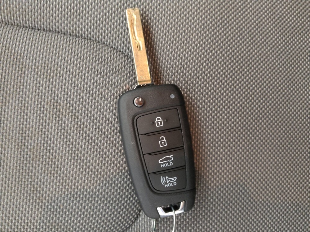 2024 Hyundai Elantra in Independence, MO 64055 - 18132817 32