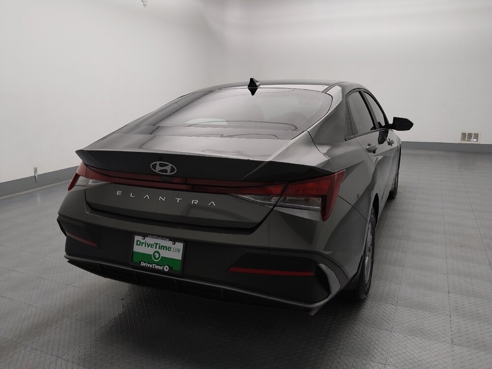 2024 Hyundai Elantra in Independence, MO 64055 - 18132817 7