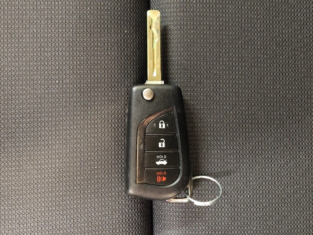 2025 Toyota Corolla in Fairfield, OH 45014 - 18132819 32