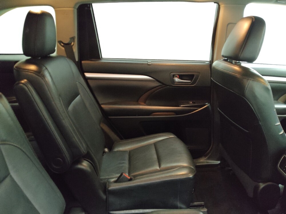 2018 Toyota Highlander in Des Moines, IA 50310 - 18132849 19