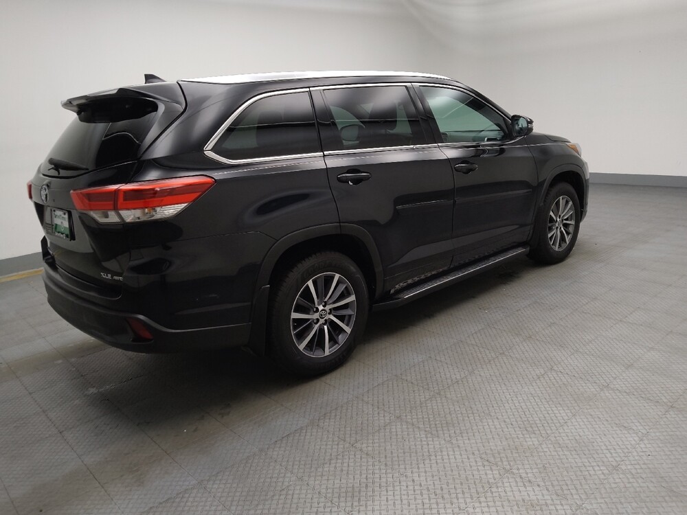 2018 Toyota Highlander in Des Moines, IA 50310 - 18132849 10