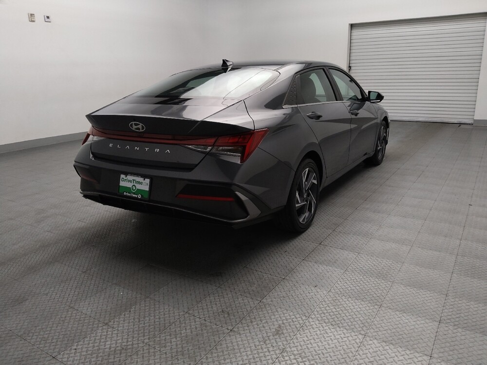2025 Hyundai Elantra in Plano, TX 75074 - 18132855 9