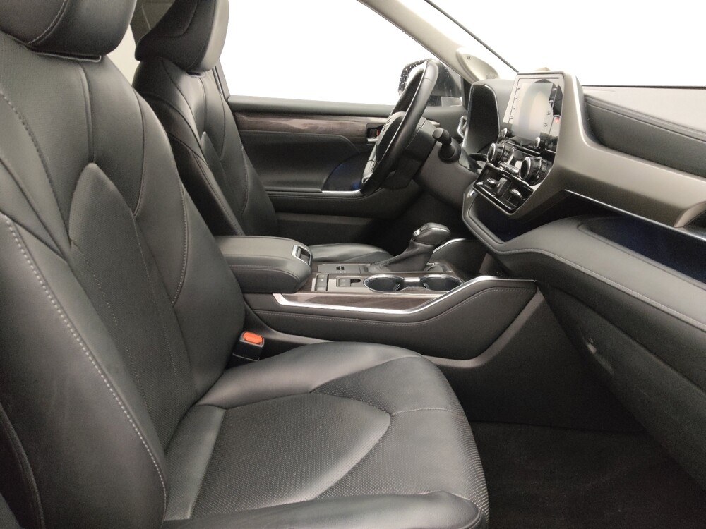 2020 Toyota Highlander in Orlando, FL 32808 - 18132856 21