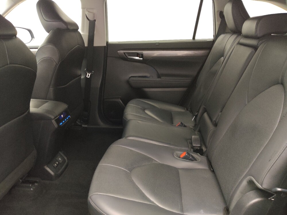 2020 Toyota Highlander in Orlando, FL 32808 - 18132856 18