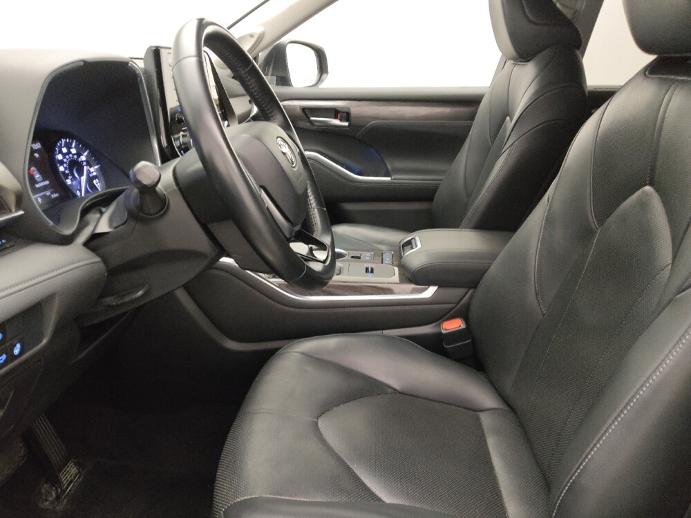 2020 Toyota Highlander in Orlando, FL 32808 - 18132856 17