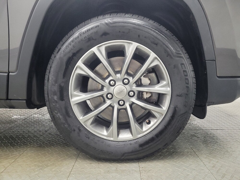 2020 Jeep Cherokee in Indianapolis, IN 46219 - 18132909 31