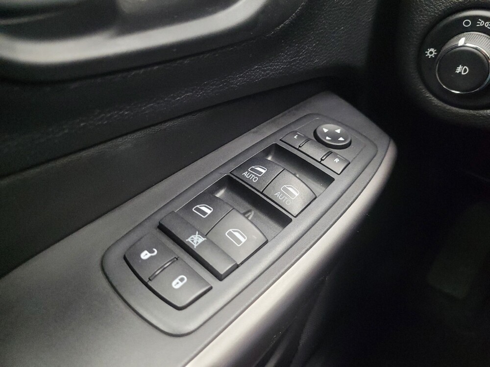 2020 Jeep Cherokee in Indianapolis, IN 46219 - 18132909 27