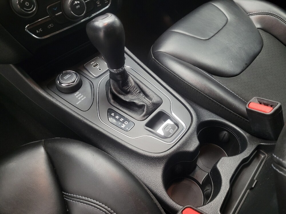 2020 Jeep Cherokee in Indianapolis, IN 46219 - 18132909 26