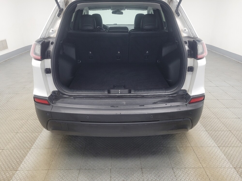 2019 Jeep Cherokee in Indianapolis, IN 46219 - 18132928 29