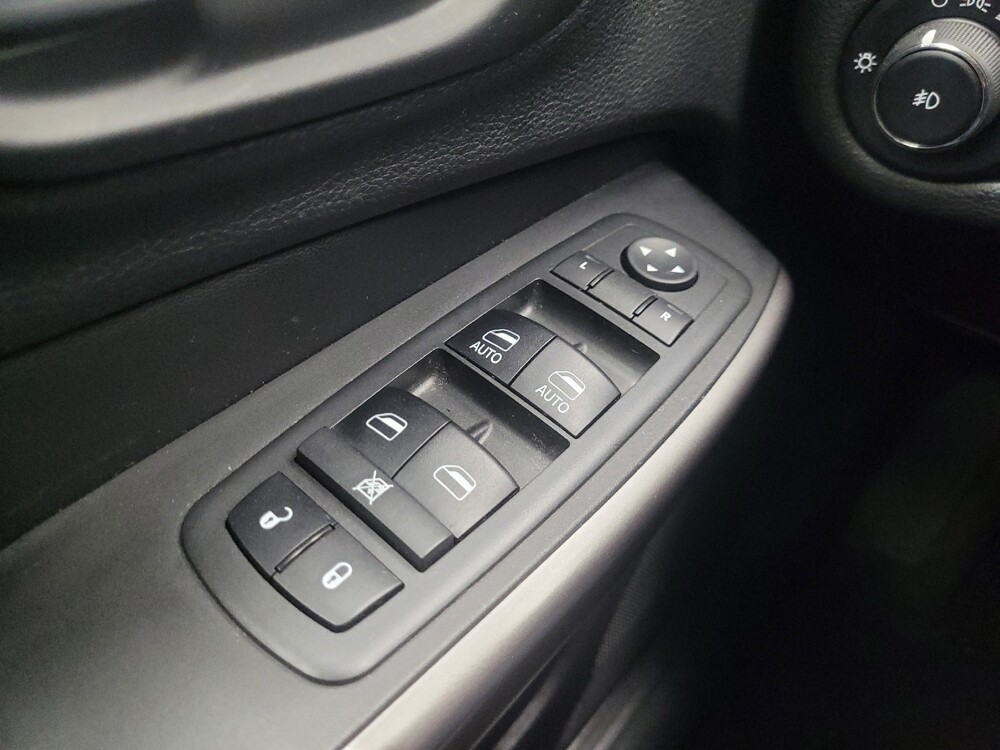 2019 Jeep Cherokee in Indianapolis, IN 46219 - 18132928 27