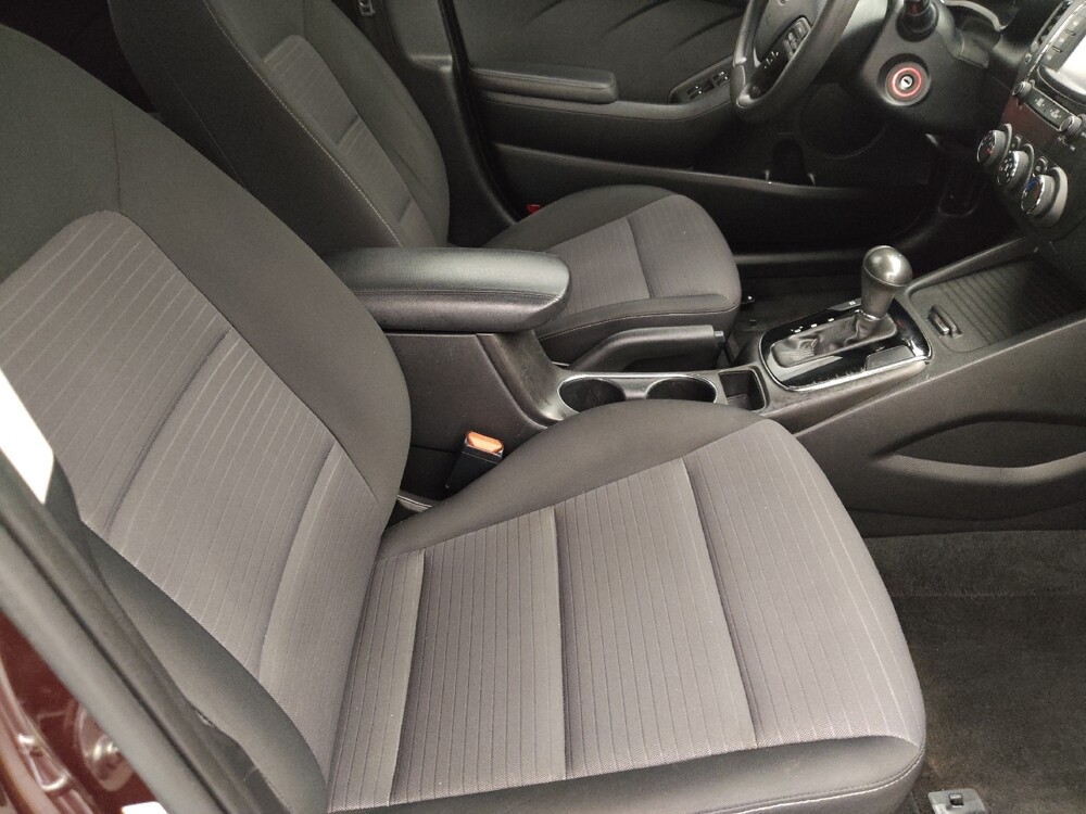 2017 Kia Forte in Charleston, SC 29414 - 18132936 21