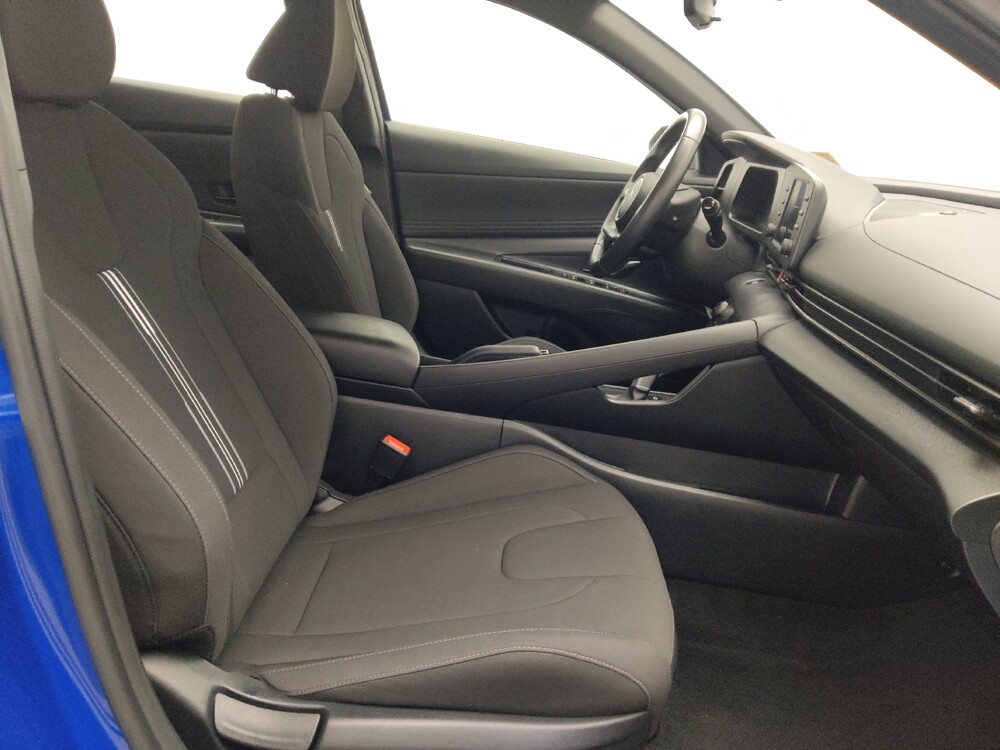 2025 Hyundai Elantra in Ocala, FL 34471 - 18132945 21