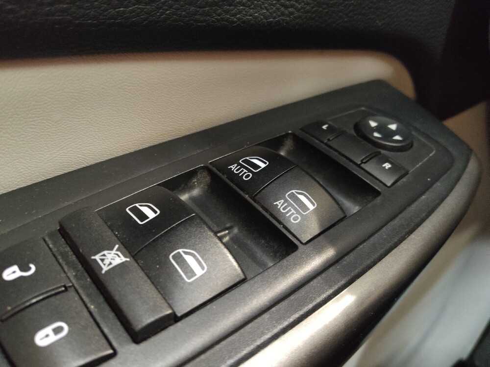 2019 Jeep Cherokee in Winston-Salem, NC 27103 - 18132969 27