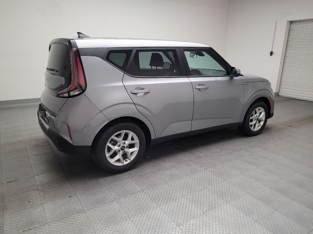 2025 Kia Soul in Downey, CA 90241 - 18132975 10