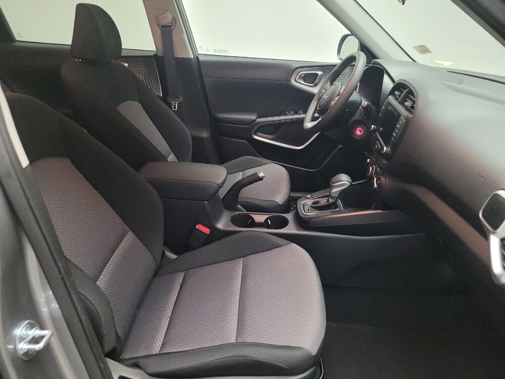 2025 Kia Soul in Downey, CA 90241 - 18132975 21