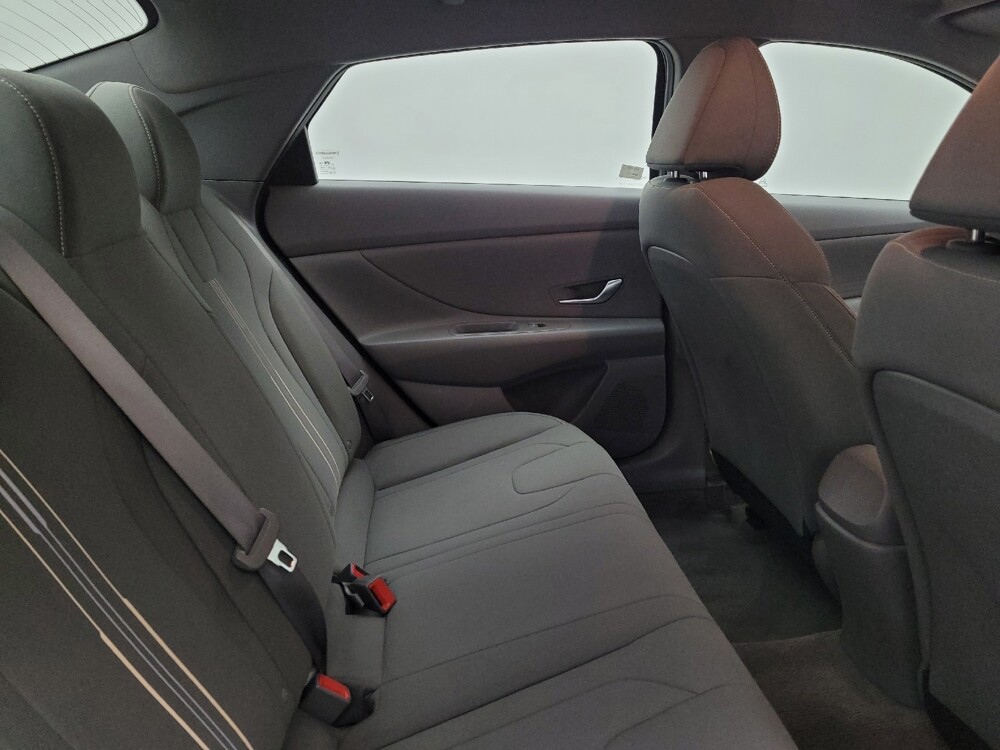 2023 Hyundai Elantra in Toledo, OH 43617 - 18132984 19