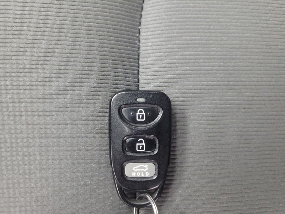 2018 Hyundai Elantra in Ft Wayne, IN 46805 - 18132997 32